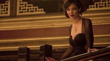 The sexy black dress in lace, Séverine (Bérénice Marlohe) Skyfall