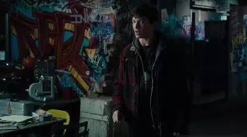 La veste à carreaux de Barry Allen / The Flash (Ezra Miller) dans Justice League