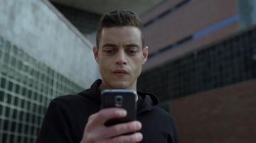 Le Samsung Galaxy S5 de Elliot Alderson (Rami Malek) dans Mr. Robot
