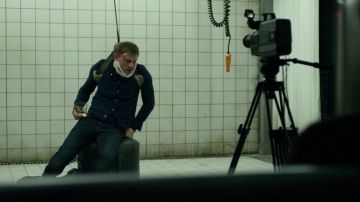 The authentic outfit of Mikael Blomkvist's (Daniel Craig) in his torture in Millennium