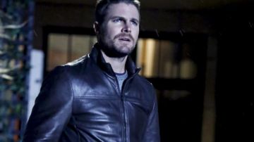 Le blouson d'Oliver Queen / Green Arrow (Stephen Amell) dans Arrow S05E08