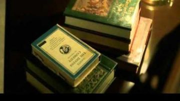 L'un des livres lus par l'enqueteur Somerset (Morgan Freeman) dans Seven