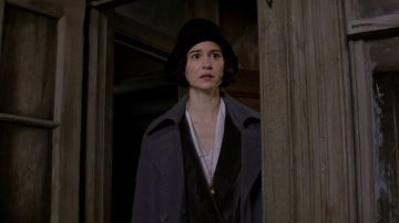 The medallion Porpentina "Tina" Goldstein (Katherine Waterston) in fantastic animals