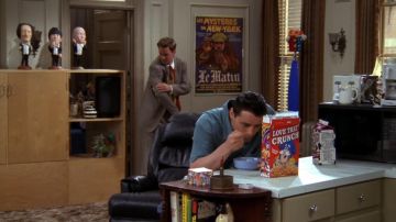 L'affiche "Les Mysteres de New York" dans l'appartement de Joey et Chandler dans Friends