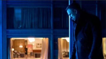 The cloak worn by James Bond (Daniel Craig) in Shanghai in Skyfall