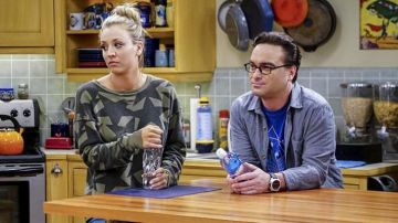 The T-shirt blue lotus of Leonard Hofstadter (Johnny Galecki) The Big Bang Theory S10E05