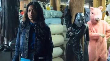 La chemise Sandro bleue à imprimé héron de Zayday Williams (Keke Palmer) dans Scream Queens S02E08