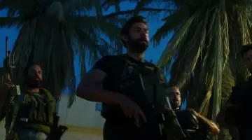 The authentic sniper rifle Boon (David Denman) in 13 Hours