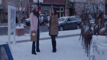 Abrigo rosa de Lorelai Gilmore (Lauren Graham) en Gilmore Girls