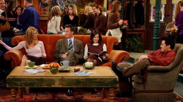 The sofa orange of the Central Perks in the series Friends
