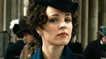 Pendientes de Irene Adler (Rachel McAdams) en Sherlock Holmes