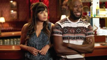 La robe courte Veronica Beard de Cece Parekh (Hannah Simone) dans New Girl S06E11