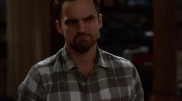 La chemise à carreaux de Mike Miller (Jake Johnson) dans New Girl