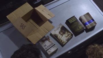 Le livre The Iliad d'Homère traduit par Robert Fagles de Prairie Johnson (Brit Marling) dans The OA (S01E08)