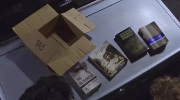 Le livre The Iliad d'Homère traduit par Robert Fagles de Prairie Johnson (Brit Marling) dans The OA (S01E08)