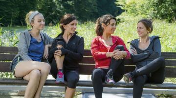 La veste de jogging Puma de Laura Brunel (Jenifer Bartoli) dans Faut pas lui dire