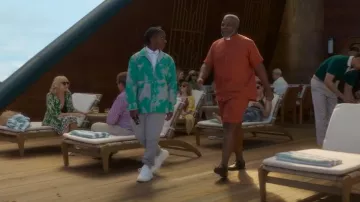 Chaqueta de nailon BP usada por That Derek (Sincere Wilbert) como se ve en Death and Other Details (S01E05)