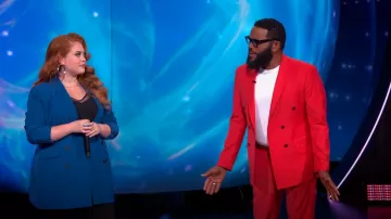 Ron Thompson Super 120S Costume croisé en laine mérinos porté par l’hôte (Anthony Anderson) comme on le voit dans We Are Family (S01E03)