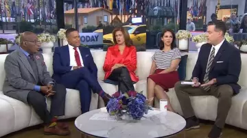 Jones new york Top rayé à col rond porté par Laura Jarrett comme on le voit dans Today le 2 février 2024
