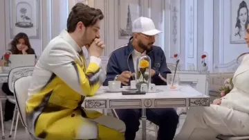 Blazer de hongos de Alexander McQueen usado por Ebraheem Al Samadi como se ve en Dubai Bling (T02E04)
