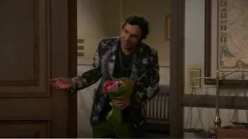 Dries Van Noten Black Tie-Dye Kayne Suit usado por Kunal Nayyar como se ve en Night Court (S02E07)