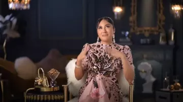 Vestido de sirena de caramelo de Temperley London usado por Fadie Musallet como se ve en Dubai Bling (T02E05)