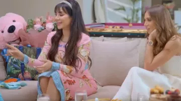 Vestido midi con estampado gráfico de Dolce & Gabbana usado por Lojain Omran como se ve en Dubai Bling (S02E05)