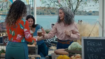 J. Crew Slim Perfect Shirt In Liberty Phoebe Floral usada por Del Landry (Andie MacDowell) como se ve en The Way Home (T02E03)