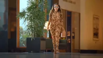 Vetements Combinaison intégrale en jersey imprimé portée par Safa Siddiqui vue dans Dubai Bling (S02E06)