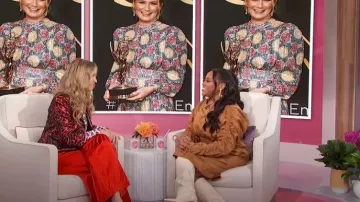 Blazer con estampado de guepardo con purpurina de gato metálico libertino usado por Jennifer Nettles como se ve en Sherri el 1 de febrero de 2024