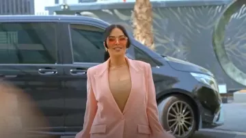 Nadine Merabi Mar­got Blush Blaz­er worn by Mona Kattan as seen in Dubai Bling (S02E08)