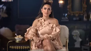 Robe de sabotage Zimmermann portée par Safa Siddiqui dans Bling à Dubaï (S02E08)