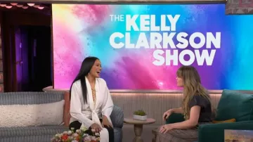 Vestido de contraste de Victoria Beckham con detalle de corbata usado por Rachel Montez como se ve en The Kelly Clarkson Show el 25 de enero de 2024