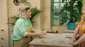 Nouveau look chemise surdimensionnée comme on le voit dans The Great Pottery Throw Down (S07E05)