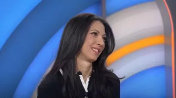 Alice + Olivia Willa Placket Top with Piping Detail worn by Natalie Azar as seen in Today on February 8, 2024