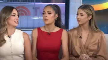 Zimmermann Long Sleeve Silk Wrap Top i porté par Scarlet Rose Stallone comme on le voit dans Aujourd’hui le 8 février 2024