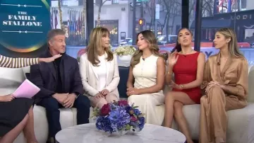 Pantalon large en soie ceinturé Zimmermann porté par Scarlet Rose Stallone comme on le voit dans Aujourd’hui le 8 février 2024