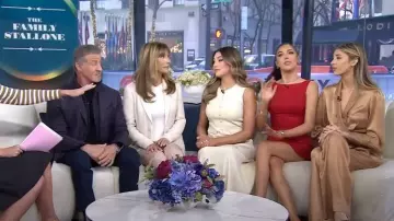 Pantalon large en soie ceinturé Zimmermann porté par Scarlet Rose Stallone comme on le voit dans Aujourd’hui le 8 février 2024