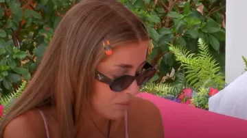 Gafas de sol Prada con montura ovalada usadas por Georgia Steel como se ve en Love Island: All Stars (T01E22)