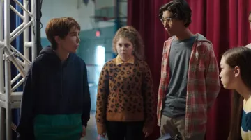 Levi's Util­i­ty Hood­ie Sweat­shirt worn by Chad (Nasim Pedrad) as seen in Chad (S02E01)