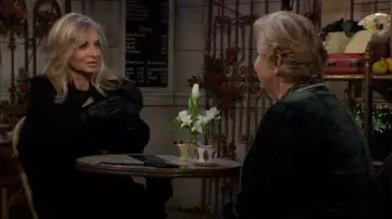 Vestido de Ba&sh Yona usado por Ashley Abbott (Eileen Davidson) como se ve en The Young and the Restless el 5 de febrero de 2024