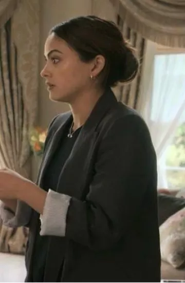 Blazer con puños estampados en mezcla de lino de Zara usado por Ana (Camila Mendes) como se ve en la película Mejorada