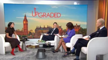 Jupe chaussettes Sandy Liang en brunette portée par Camila Mendes comme on le voit dans CBS Mornings le 6 février 2024