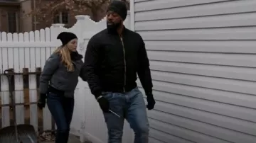 G-star Bomber Jack­et worn by Kevin Atwater (Laroyce Hawkins) as seen in Chicago P.D. (S11E04)