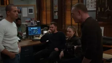 Veste militaire de L’agence portée par Hailey Upton (Tracy Spiridakos) vue dans Chicago P.D. (S11E04)