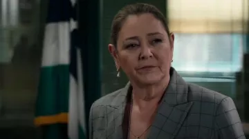 Blazer à carreaux gris Tommy Hilfiger porté par le lieutenant Kate Dixon (Camryn Manheim) dans Law & Order (S23E04)