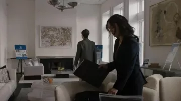 Veronica Beard Tonelli Pantalones usados por ADA Samantha Maroun (Odelya Halevi) como se ve en Law & Order (S23E04)