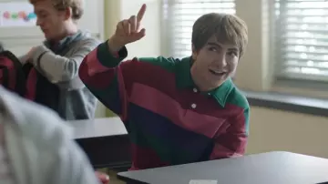 Polo de rugby de manga larga a rayas rojas, verdes, rosas y de Urban Outfitters usado por Chad (Nasim Pedrad) como se ve en Chad (S02E04)