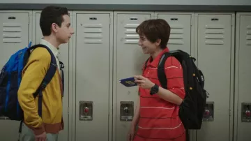 Nautica Polo Chemise Rouge Rayé Manches Courtes Homme L porté par Chad (Nasim Pedrad) vu au Tchad (S02E04)