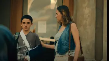 Zara Basique Femme Jupe 100% Lin Flare Tie Waist Rayé porté par Kelly Newkirk (Pauline Grace) comme on le voit dans Scrublands (S01E04)